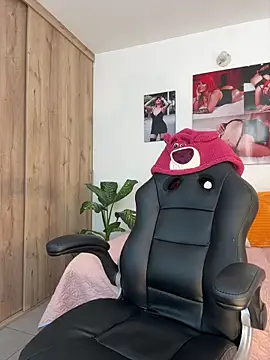 Snapshot of zafiro_mo0n chatting on 02/07/25, 02:58 zafiro mo0n online show from 02/07/25, 02:58