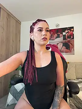 Snapshot of zafiro_mo0n chatting on 02/19/25, 10:20 zafiro mo0n online show from 02/19/25, 10:20