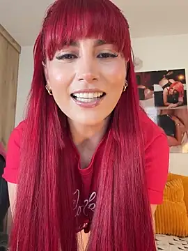 Snapshot of zafiro_mo0n chatting on 03/04/25, 09:00 zafiro mo0n online show from 03/04/25, 09:00