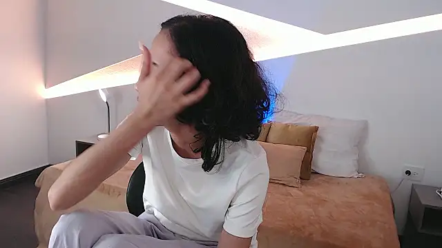 hot little bunny online show from 12/13/24, 09:09