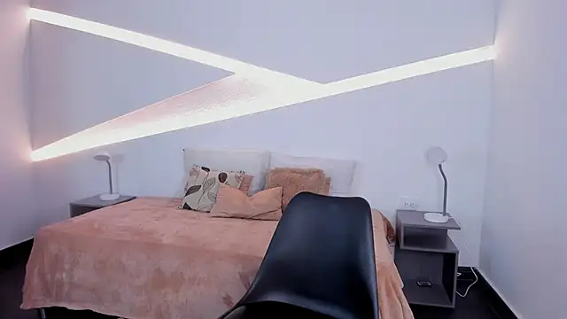 hot little bunny online show from 12/19/24, 12:13