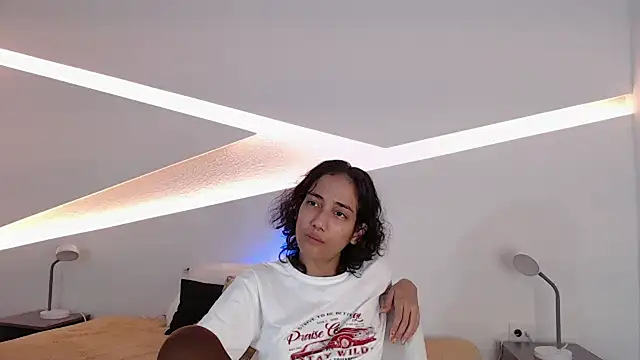 hot little bunny online show from 12/22/24, 08:25