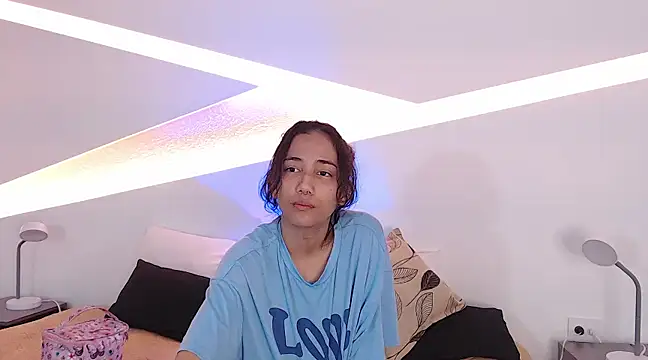 hot little bunny online show from 12/23/24, 04:39