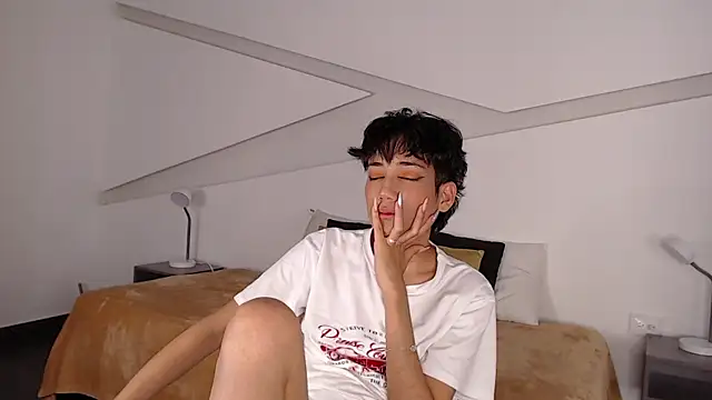 hot little bunny online show from 02/06/25, 11:58