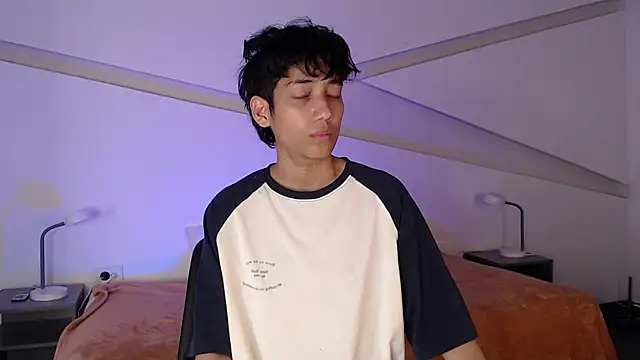 hot little bunny online show from 02/23/25, 08:55