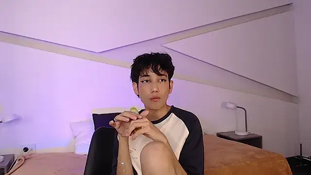 hot little bunny online show from 02/24/25, 12:09