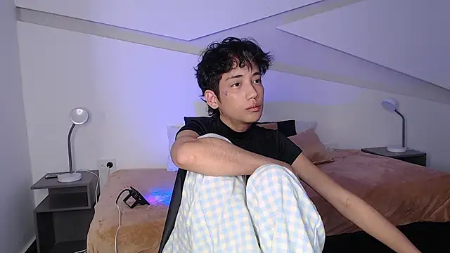 hot little bunny online show from 03/02/25, 12:31