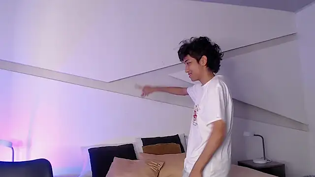 hot little bunny online show from 03/11/25, 09:37