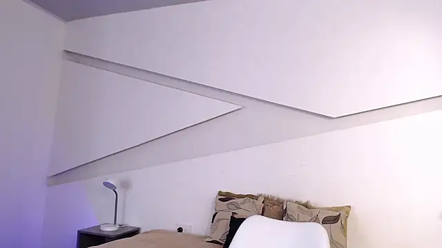 hot little bunny online show from 09/18/25, 09:28