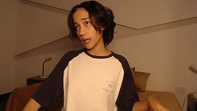 hot little bunny online show from 09/29/25, 08:35