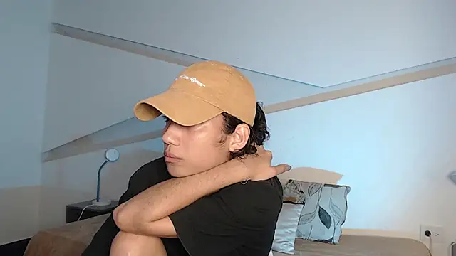 hot little bunny online show from 10/05/25, 09:02