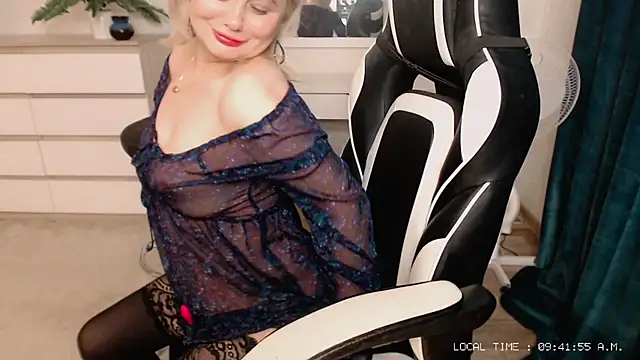 Snapshot of Lola_Richie chatting on 12/13/24, 04:43 Lola Richie online show from 12/13/24, 04:43