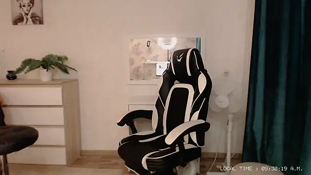 Snapshot of Lola_Richie chatting on 02/17/25, 04:31 Lola Richie online show from 02/17/25, 04:31