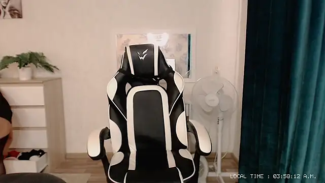 Snapshot of Lola_Richie chatting on 03/10/25, 10:59 Lola Richie online show from 03/10/25, 10:59