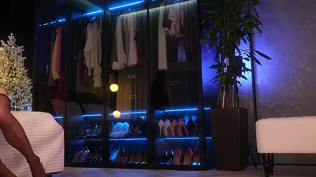 Snapshot of Rikka_Moore chatting on 12/20/25, 10:44 Rikka Moore online show from 12/20/25, 10:44