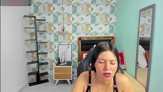 LORENADAVIES online show from 12/02/25, 04:57