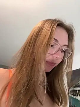 Snapshot of BunnyDiamond1 chatting on 02/23/25, 04:13 BunnyDiamond1 online show from 02/23/25, 04:13