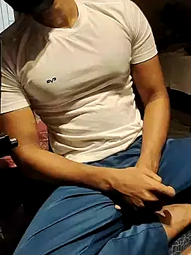 Snapshot of xxxhugedick0001 chatting on 02/24/25, 07:11 xxxhugedick0001 online show from 02/24/25, 07:11