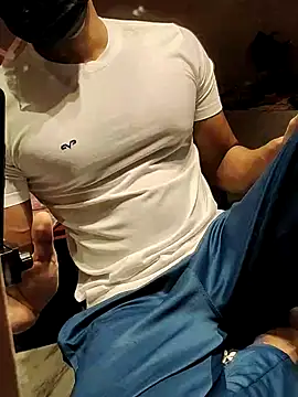 Snapshot of xxxhugedick0001 chatting on 02/24/25, 06:58 xxxhugedick0001 online show from 02/24/25, 06:58