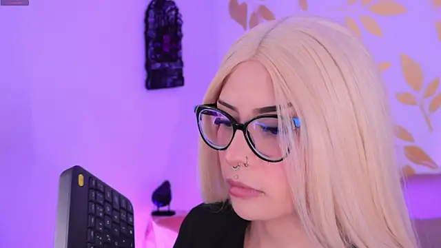 Misselektra   online show from 10/30/25, 04:58