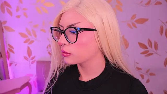 Snapshot of Misselektra__ chatting on 01/14/26, 05:13 Misselektra online show from 01/14/26, 05:13