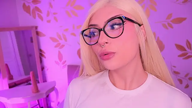 Snapshot of Misselektra__ chatting on 01/16/26, 05:11 Misselektra online show from 01/16/26, 05:11