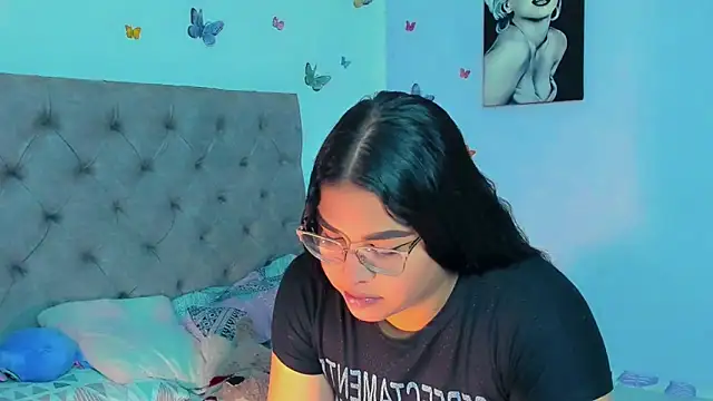 mabellfox online show from 12/28/24, 04:52