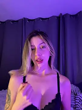 Snapshot of mari_ana02 chatting on 05/08/26, 02:06 mari ana02 online show from 05/08/26, 02:06