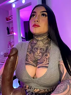 CloeeBeckam online show from 12/16/25, 08:19