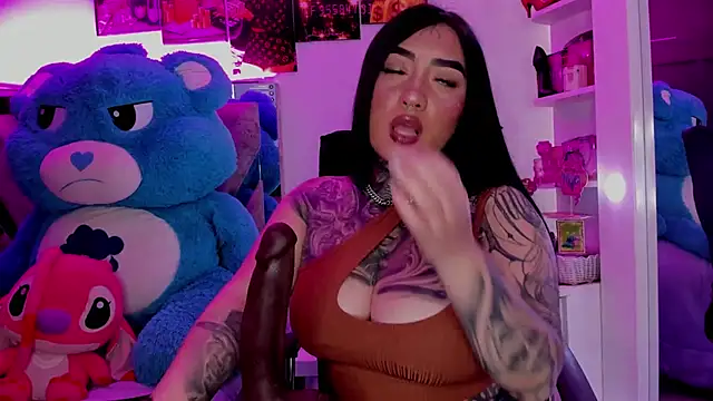 CloeeBeckam online show from 04/14/26, 08:04