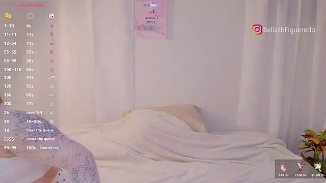 Snapshot of IsabellaFigueredo__ chatting on 02/14/25, 04:15 IsabellaFigueredo online show from 02/14/25, 04:15