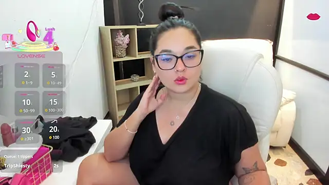 Snapshot of CelesteBrucee chatting on 02/08/25, 05:40 CelesteBrucee online show from 02/08/25, 05:40