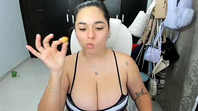 Snapshot of CelesteBrucee chatting on 02/20/25, 11:21 CelesteBrucee online show from 02/20/25, 11:21