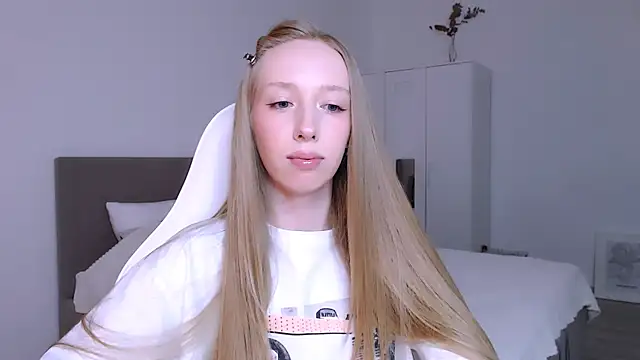 Luna insniity online show from 11/30/25, 08:24