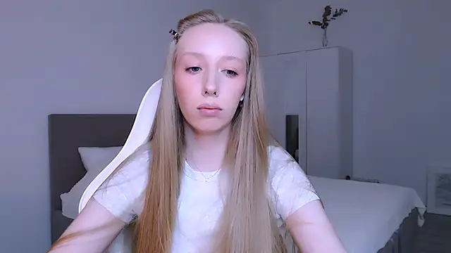 Luna insniity online show from 12/14/25, 09:08