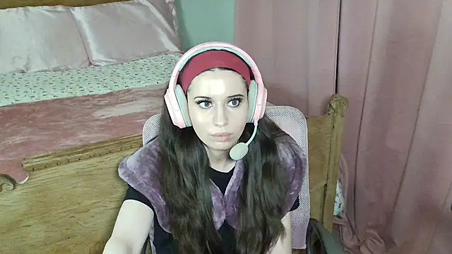 Snapshot of alisonfields chatting on 02/13/26, 01:12 alisonfields online show from 02/13/26, 01:12