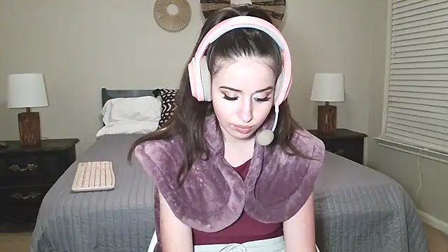 Snapshot of alisonfields chatting on 07/17/26, 04:41 alisonfields online show from 07/17/26, 04:41