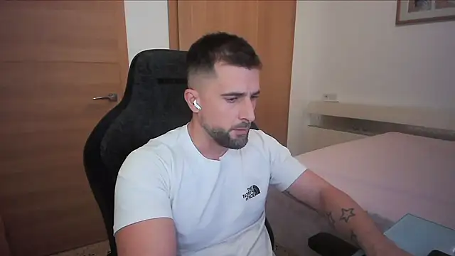 alex877x online show from 10/24/25, 04:03