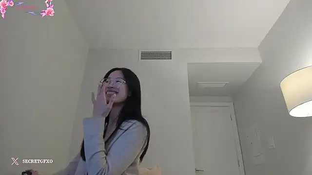 Snapshot of secretgirlfriendxo chatting on 12/14/24, 02:45 secretgirlfriendxo online show from 12/14/24, 02:45