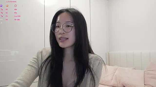 Snapshot of secretgirlfriendxo chatting on 10/24/25, 12:52 secretgirlfriendxo online show from 10/24/25, 12:52