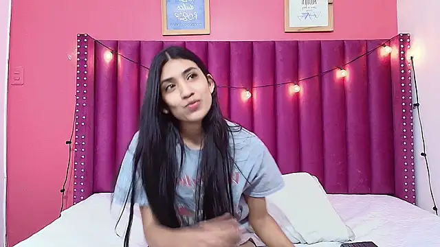 Snapshot of littlee_emilyy_ chatting on 01/22/25, 05:59 littlee emilyy  online show from 01/22/25, 05:59