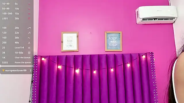 Snapshot of littlee_emilyy_ chatting on 02/22/25, 03:01 littlee emilyy  online show from 02/22/25, 03:01