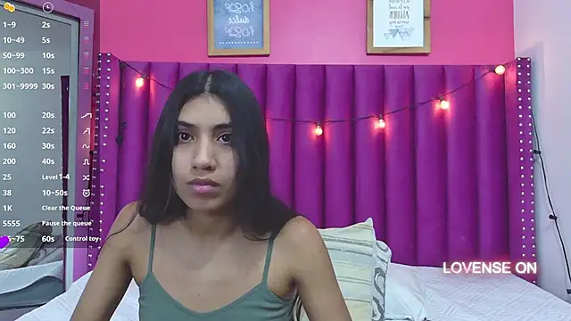 Snapshot of littlee_emilyy_ chatting on 03/08/25, 03:06 littlee emilyy  online show from 03/08/25, 03:06