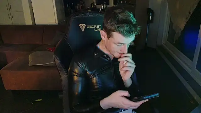 Snapshot of Str8boyy chatting on 12/16/24, 12:26 Str8boyy online show from 12/16/24, 12:26