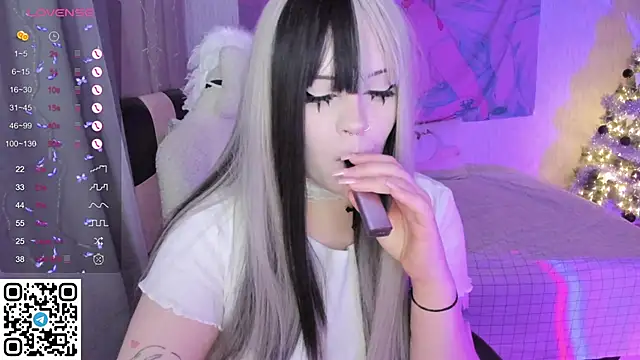 SelenaCute online show from 12/14/25, 06:19