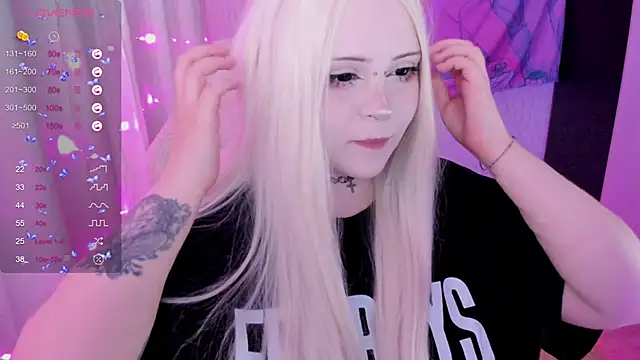 Snapshot of SelenaCute chatting on 06/17/26, 04:37 SelenaCute online show from 06/17/26, 04:37