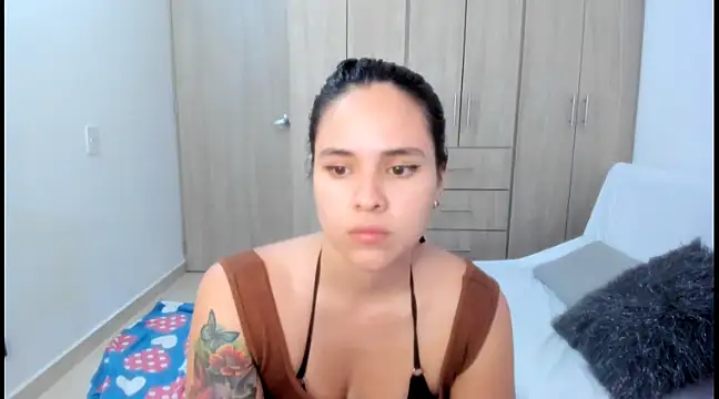 Hana Zurah online show from 01/30/25, 10:51