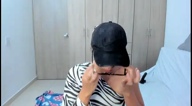 Hana Zurah online show from 02/04/25, 10:45