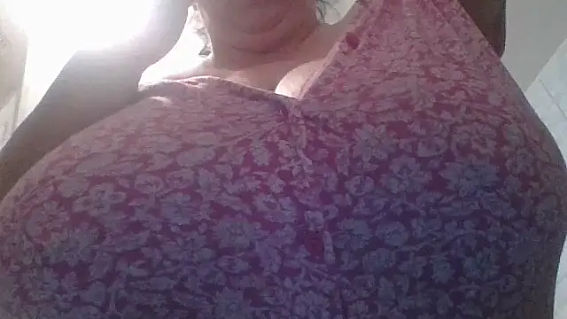 Nataliesbestjuggs online show from 09/28/25, 02:11