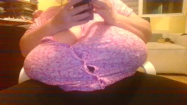 Nataliesbestjuggs online show from 10/19/25, 08:42